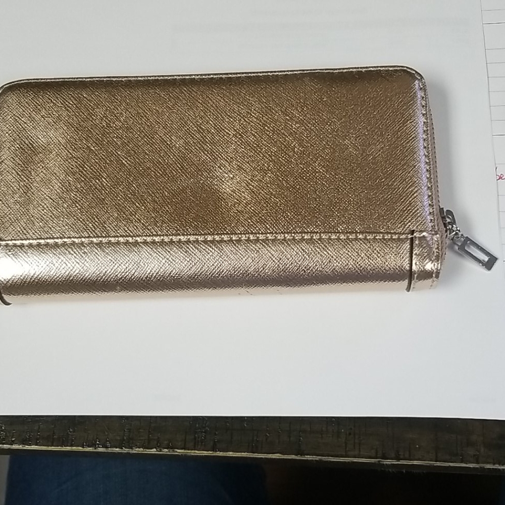Guess? Wallet - Picture 2 of 4